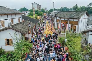 背靠背连场炸！浓眉23投13中得37分10板4断 上半场独得24分